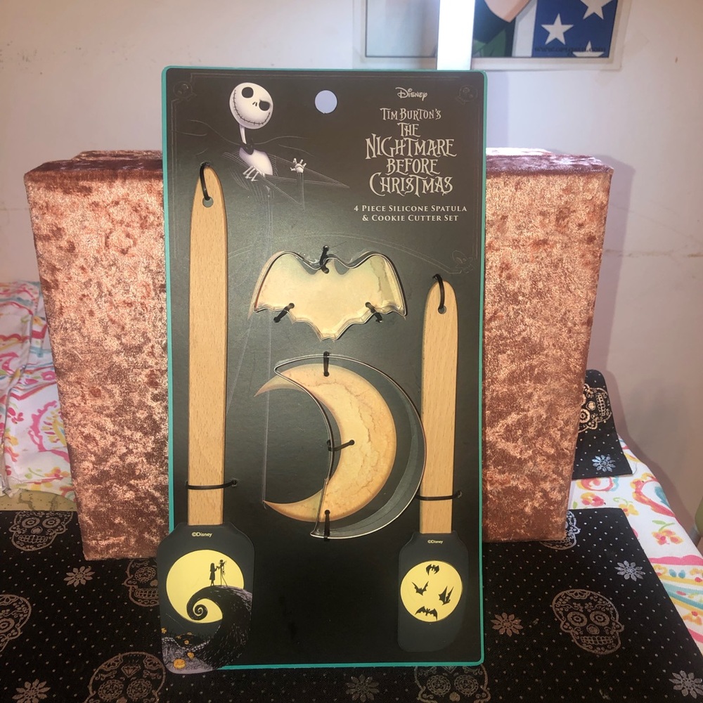 Disney A nightmare before Christmas 4 piece spatula and cookie cutter set